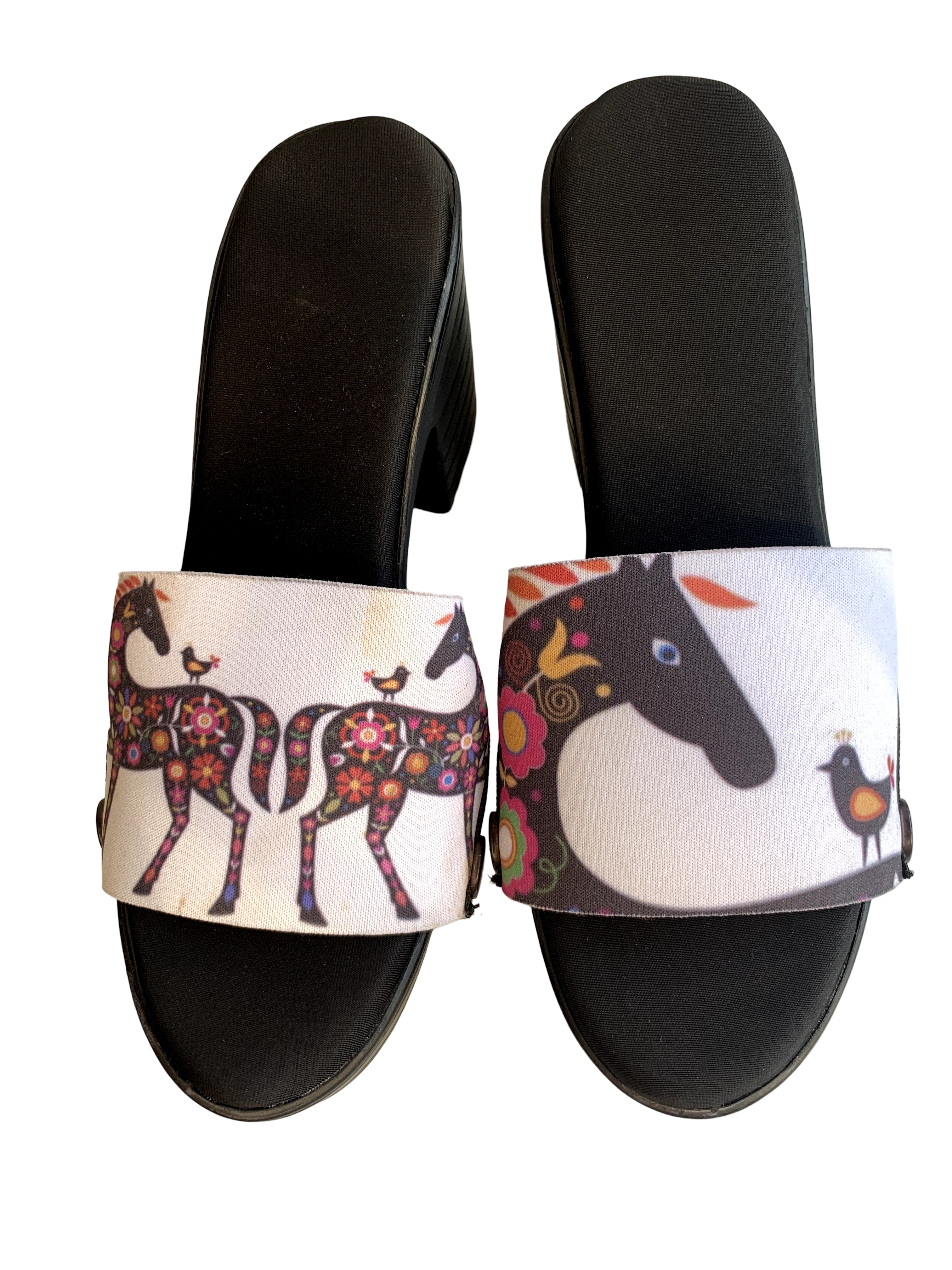Folk Horse snap-on shoe strap set close-up - vibrant folk art black horse head and two horses with floral decoration by Soule