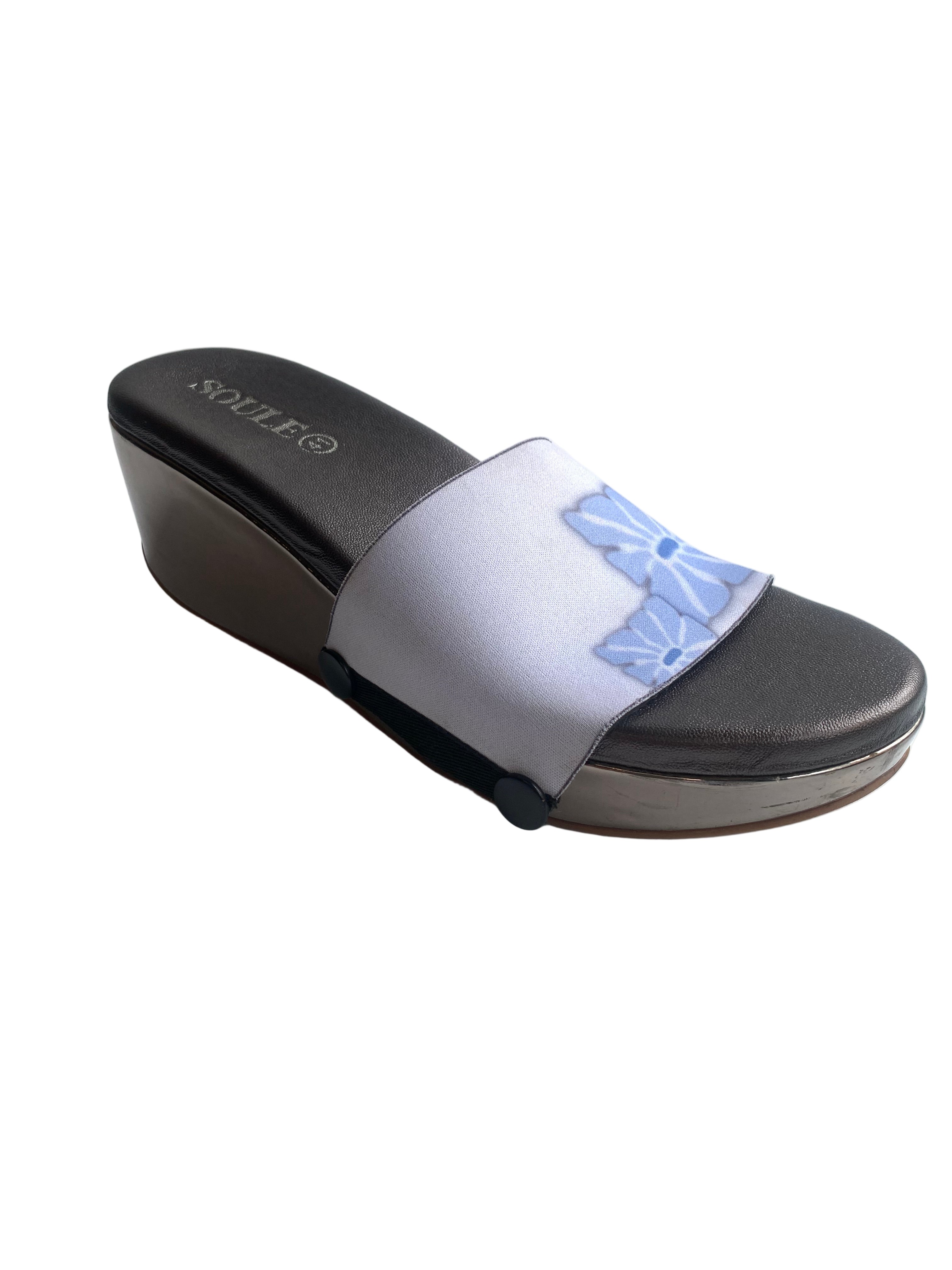 Blue Bloom snap-on shoe strap close-up on cork wedge - clear strap with powder blue daisy clusters by Soule