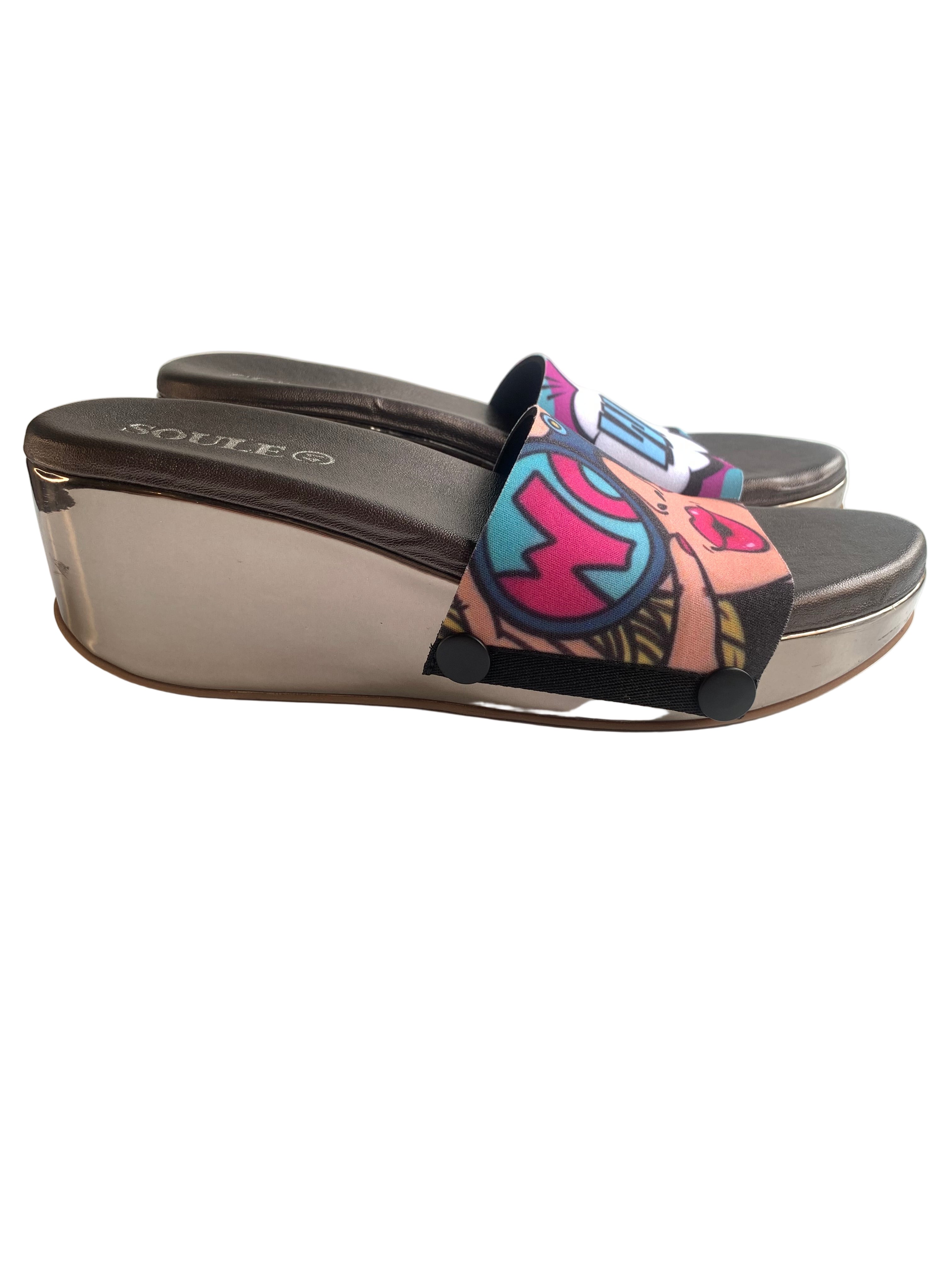 WOW snap-on shoe strap set close-up on cork wedge - Lichtenstein blonde binoculars and teal WOW speech bubble by Soule