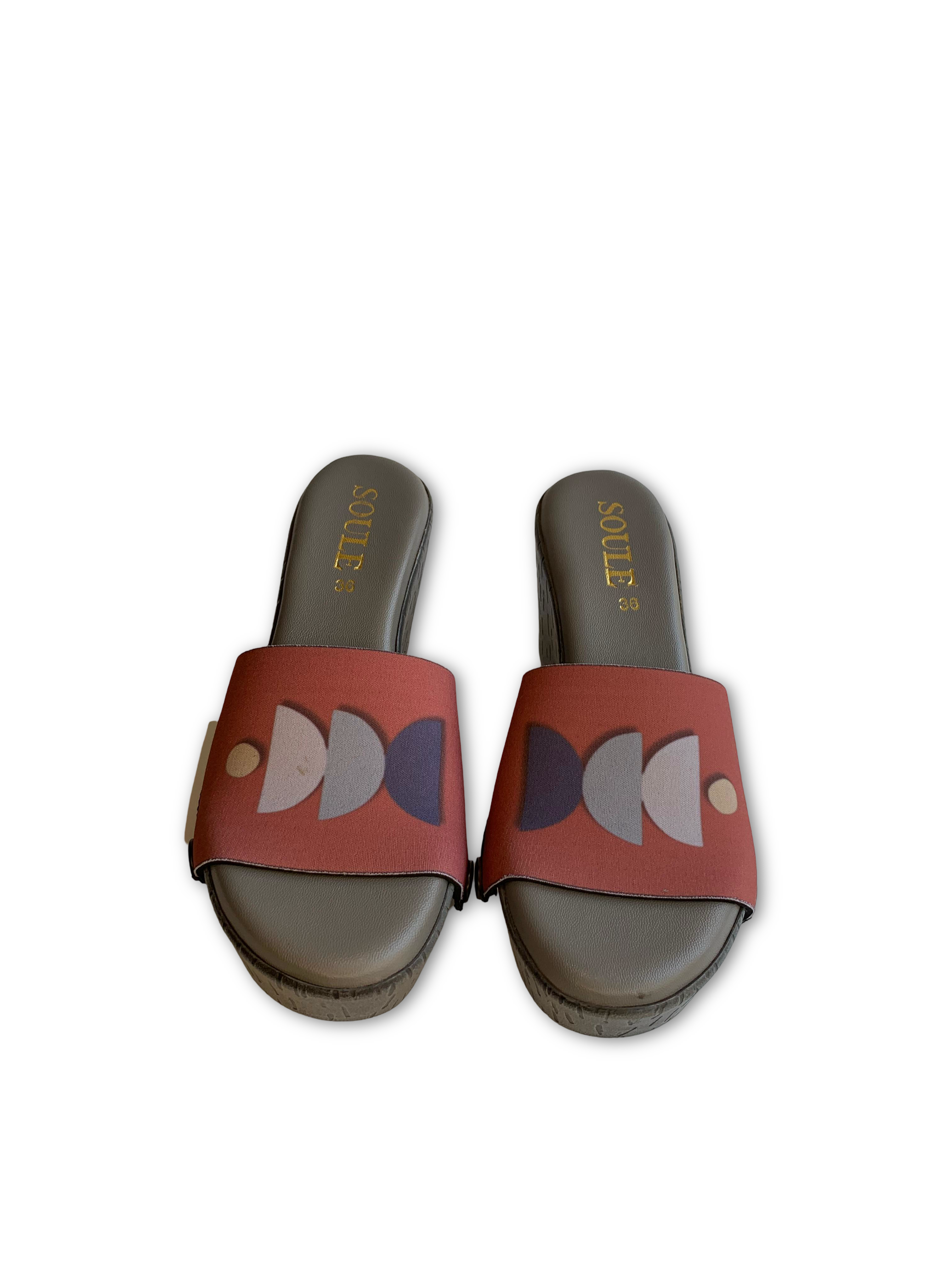 Abstract Pebbles snap-on shoe strap close-up on cork wedge - terracotta with white and grey abstract shapes by Soule